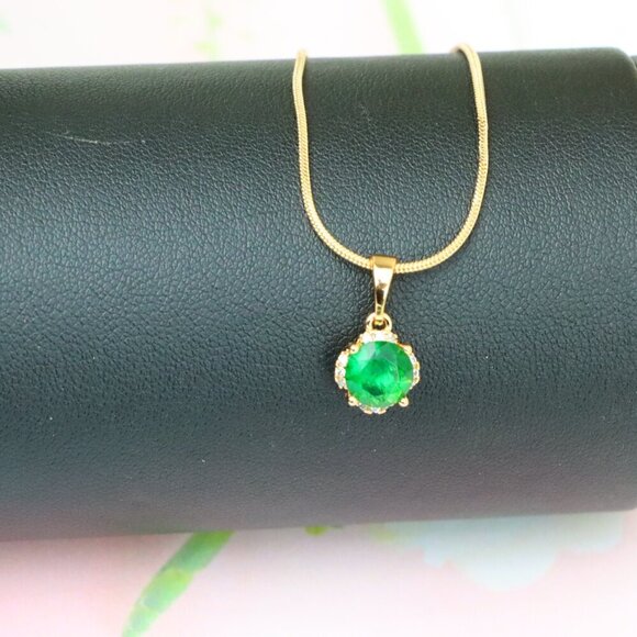 "Round Green Gemstone Pendant in Rose Gold – Elegant & Versatile, XPPT1325 - Picture 13 of 13